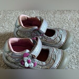 Silver Stride Rite Shoe size 3.5 Adeline 425 Mary Jane Sneaker